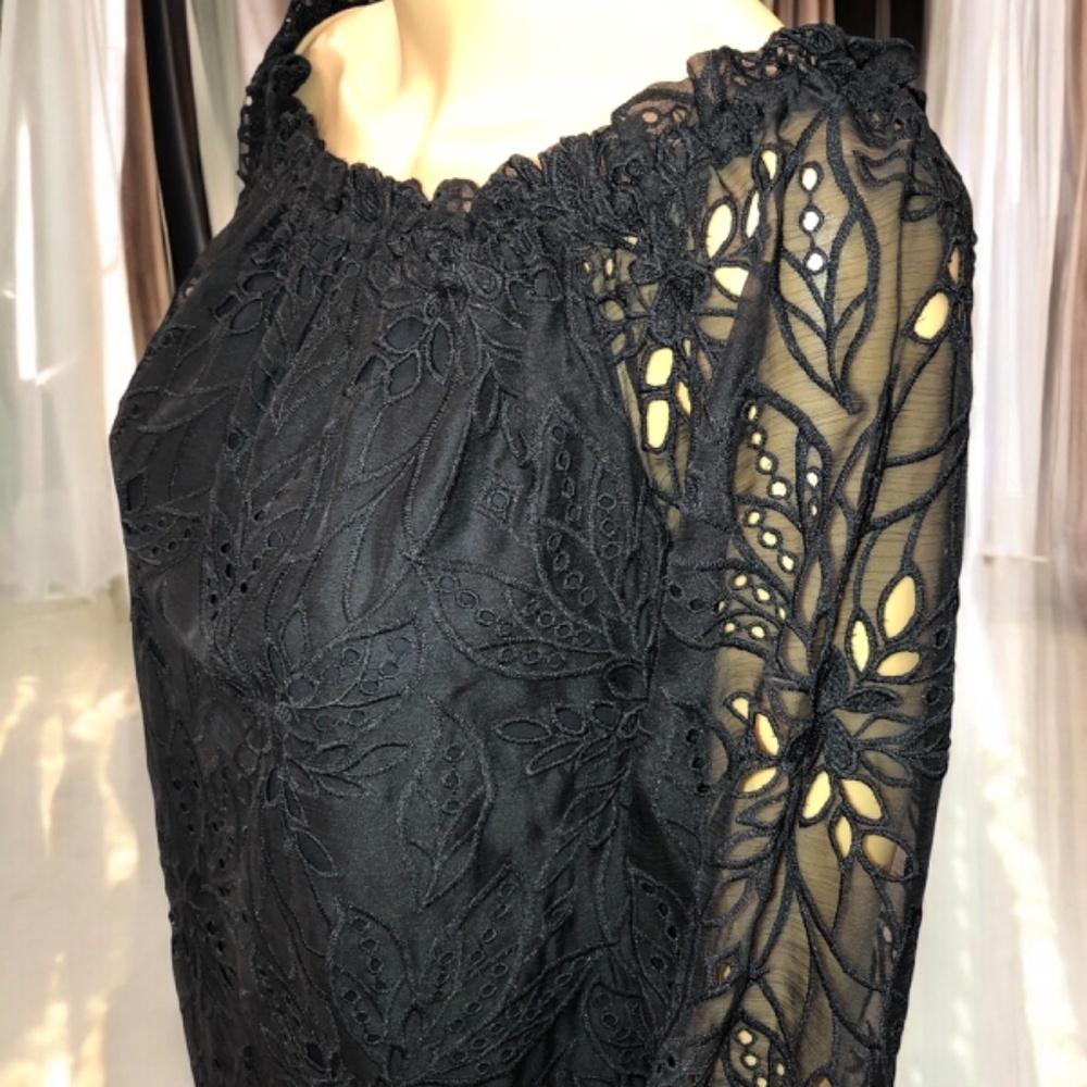 WHBM Off The Shoulder Eyelet Blouse size XS - Picture 4 of 9